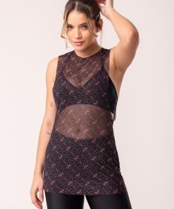 Camiseta fitness feminina maxi cava de tule preto e coral logomania flow