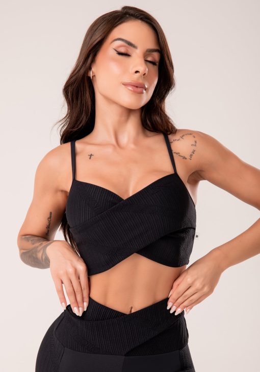 Top fitness feminino preto texturizado transpassado harmony